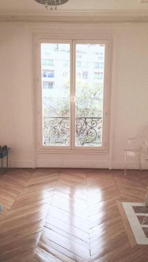 Typiquement Parisien Apartment